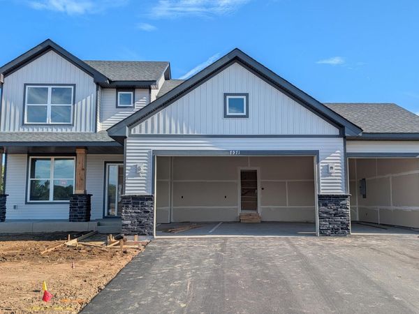 7971 Upper 41st Street N, Oakdale, MN 55128