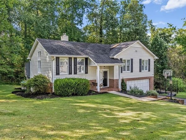 714 Old Barn Circle, Pilot Mountain, NC 27041