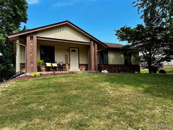 12233 Country Place Drive, Maryland Heights, MO 63043