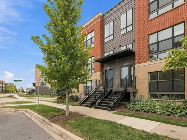 1209 Lakepointe Drive , Schaumburg, IL 60173
