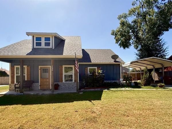 120 West Street , Blossom, TX 75069
