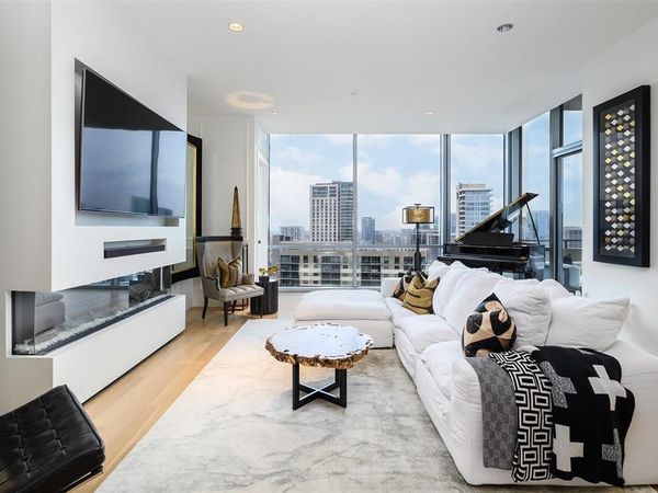 2200 Victory Avenue , Unit 2401, Dallas, TX 75219