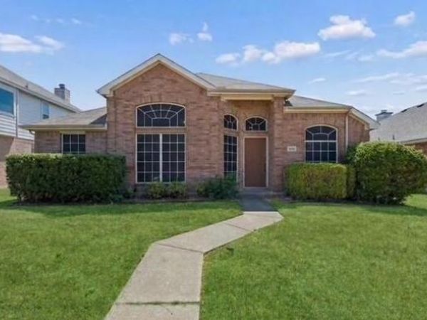 616 Kari Anne Lane , DeSoto, TX 75115