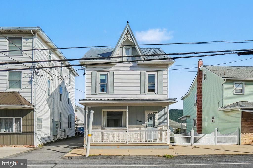 1022 W MAIN STREET, VALLEY VIEW, PA 17983