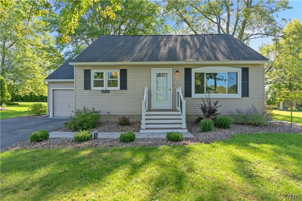 8314 Doreen Avenue, Cicero, NY 13039 Main Photo
