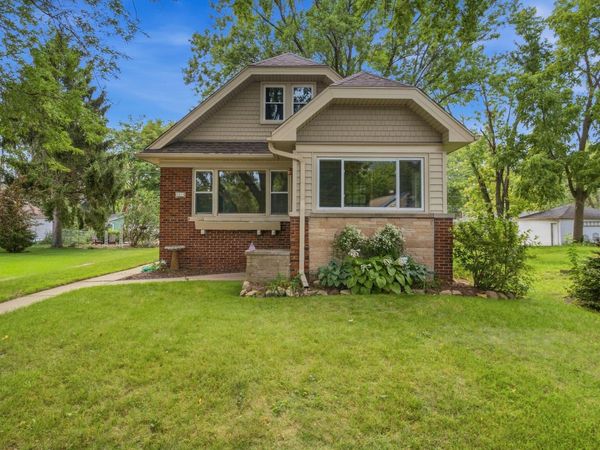 1919 W Marne Ave, Glendale, WI 53209