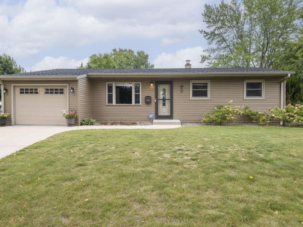 1261 Aldoro Dr, Waukesha, WI 53188