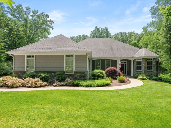 9157 Highland View Drive, Kalamazoo, MI 49009