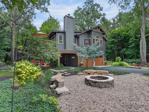 1895 W Lakewood Boulevard, Holland, MI 49424