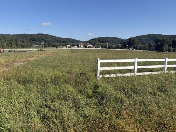9786 Tinsley LN , Bent Mountain, VA 24059