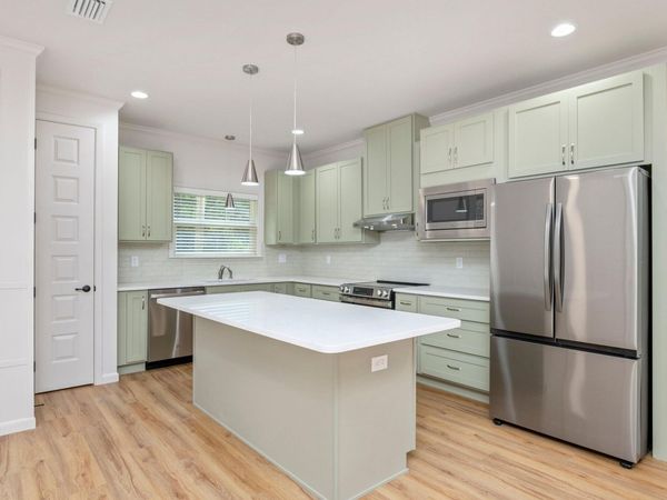 445 E Cobb Avenue, Crestview, FL 32539