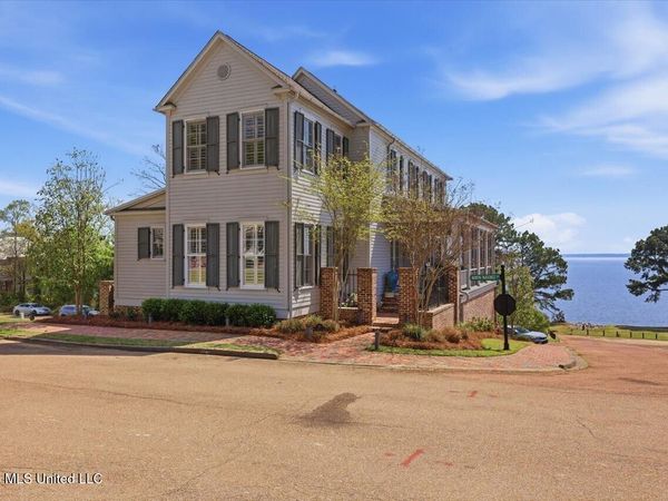 211 N Natchez Drive, Madison, MS 39110