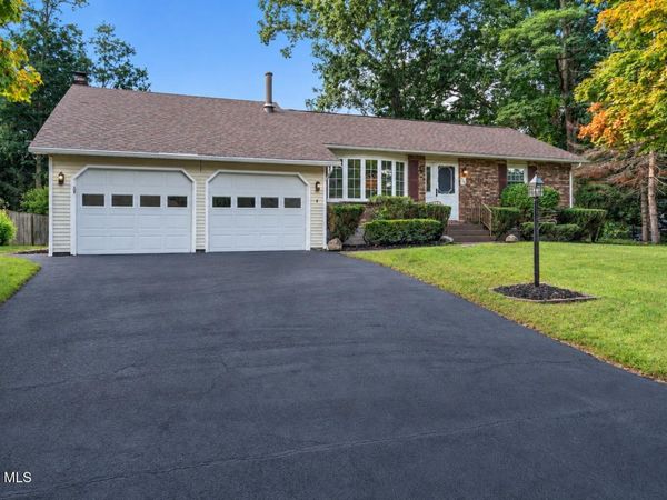 132 Sylvia Lane, Schenectady, NY 12306