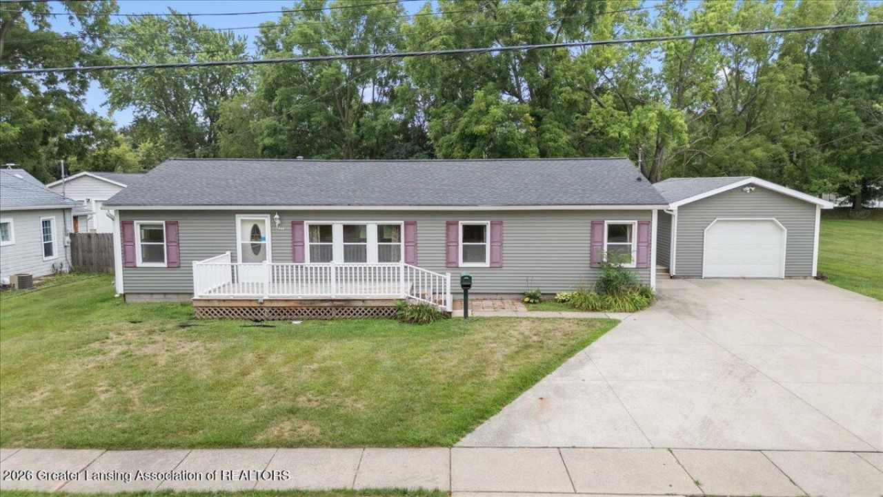823 Pleasant Street, Grand Ledge, MI 48837 Main Photo