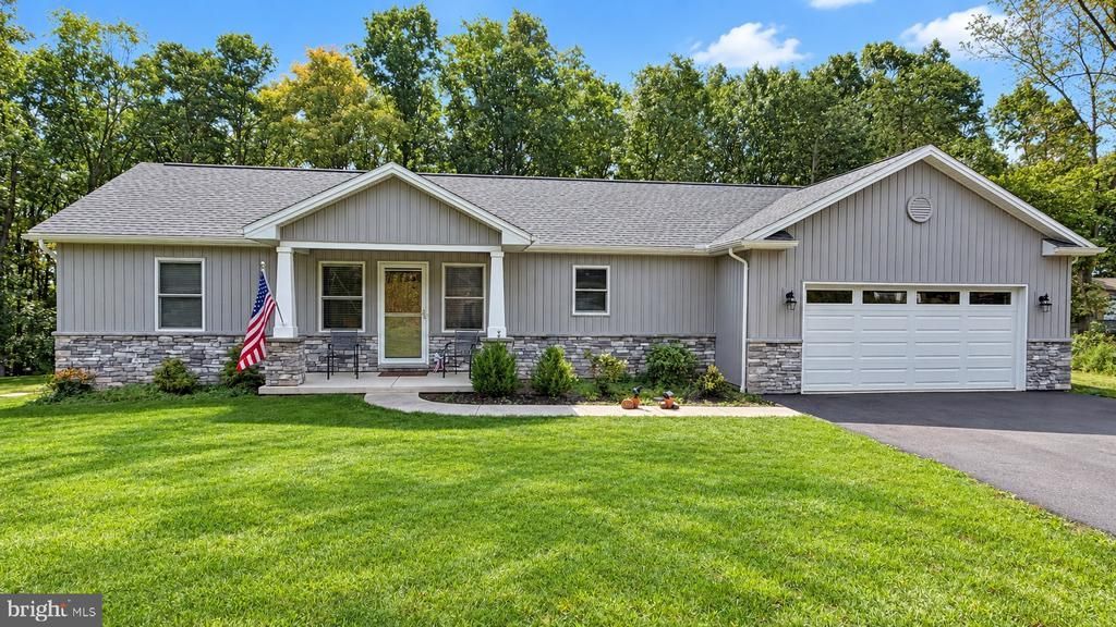 29 WATSON DRIVE, NEWPORT, PA 17074