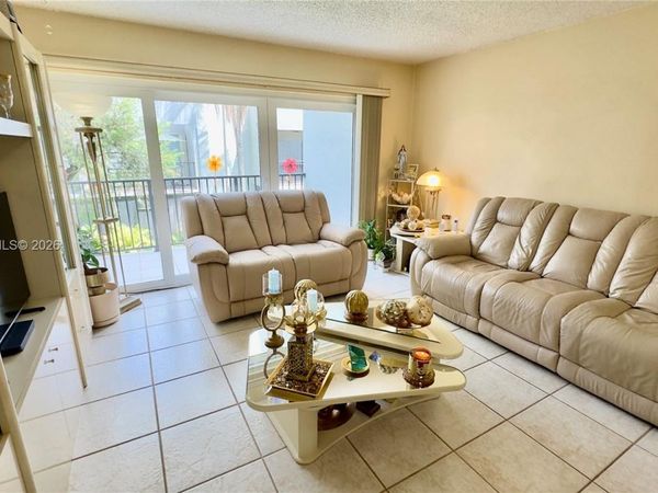 30 NW 87th Ave, Unit C219, Miami, FL 33172