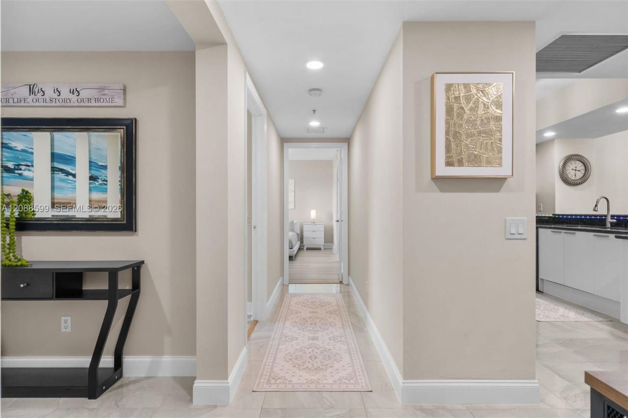 14951 Royal Oaks Ln , Unit 701, North Miami, FL 33181 Photo