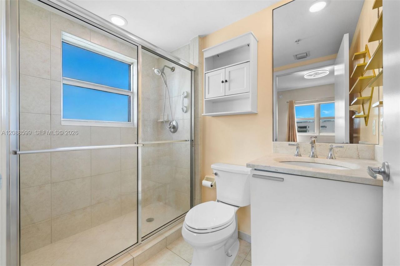 14951 Royal Oaks Ln , Unit 701, North Miami, FL 33181 Photo