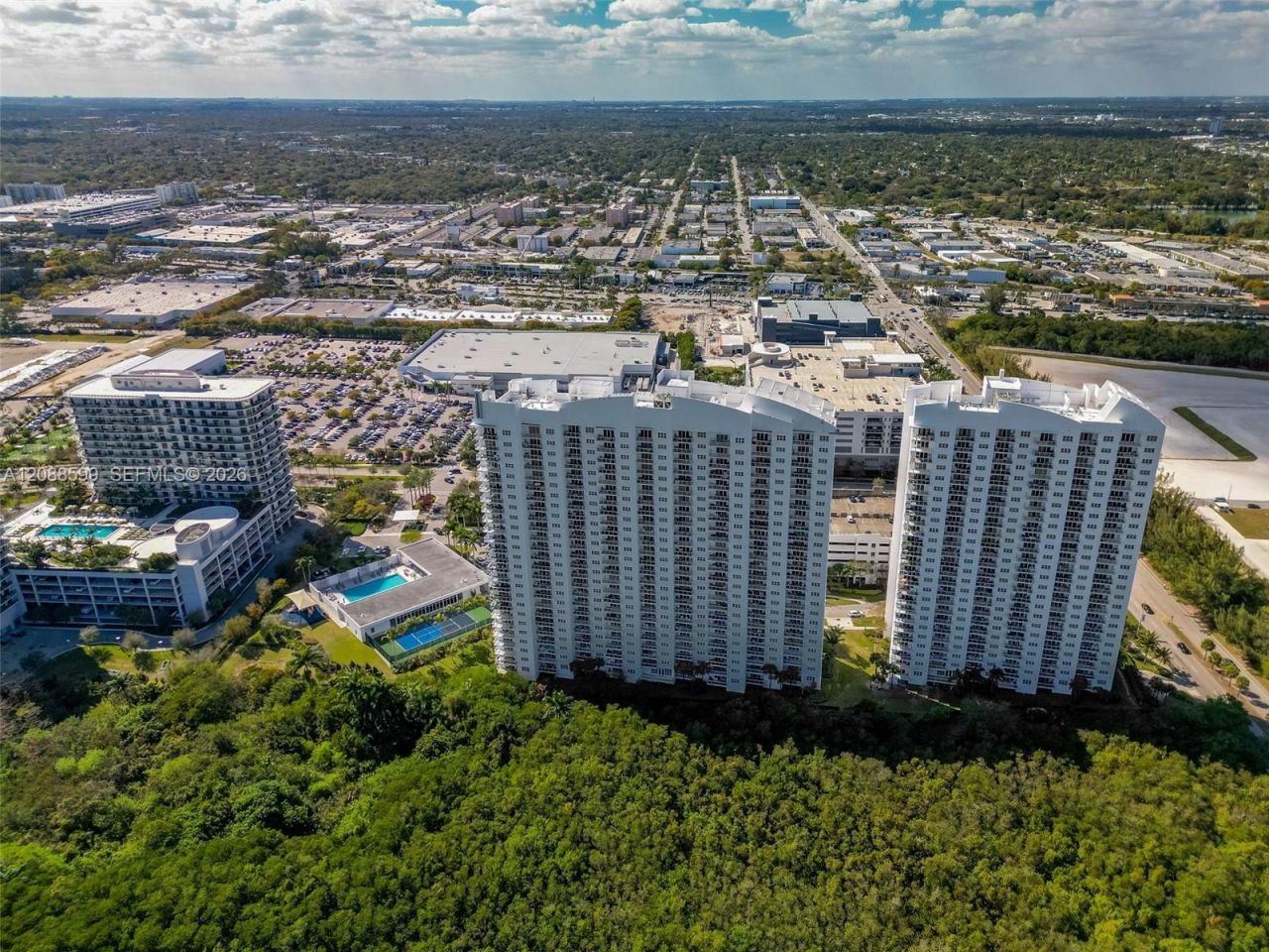 14951 Royal Oaks Ln , Unit 701, North Miami, FL 33181 Photo
