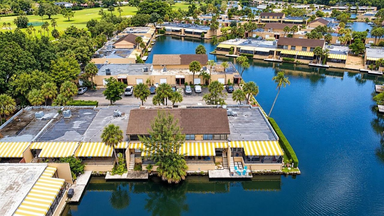 15528 Braemar Ct, Miami Lakes, FL 33014 Photo