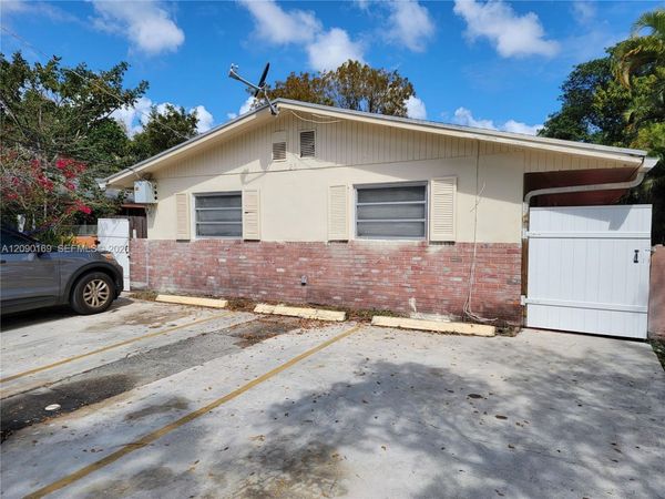 28 SW 8th St , Unit 2, Hallandale Beach, FL 33009