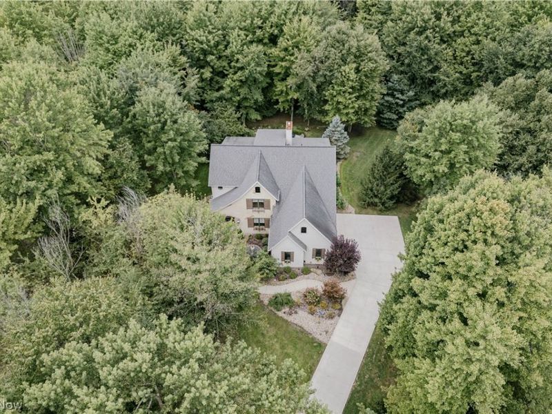 7734 Bainbridge Road, Chagrin Falls, OH 44023 Photo 3