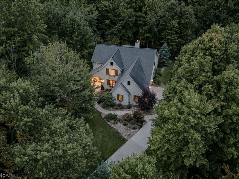7734 Bainbridge Road, Chagrin Falls, OH 44023 Photo 4