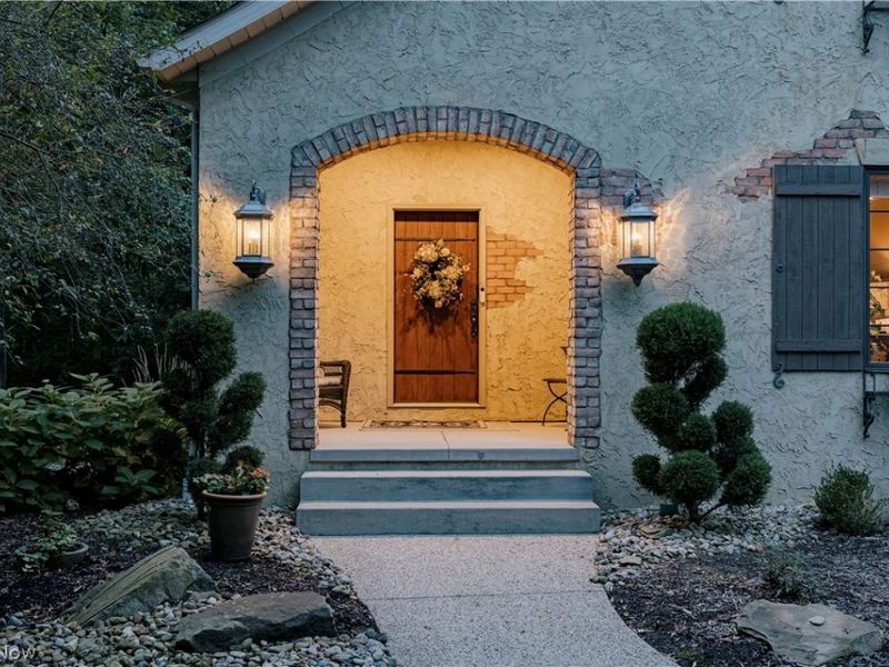 7734 Bainbridge Road, Chagrin Falls, OH 44023 Photo 5