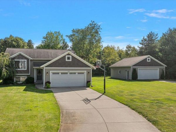 6880 Pinestead Court, Allendale, MI 49401