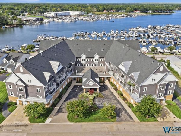 917 W Savidge Street, Unit 39, Spring Lake, MI 49456
