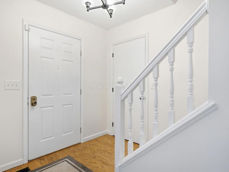 5203 Hickory Grove , Columbus, OH 43214 Photo 4