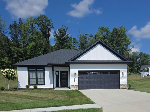 100 Roanoke Street , Mount Vernon, OH 43050