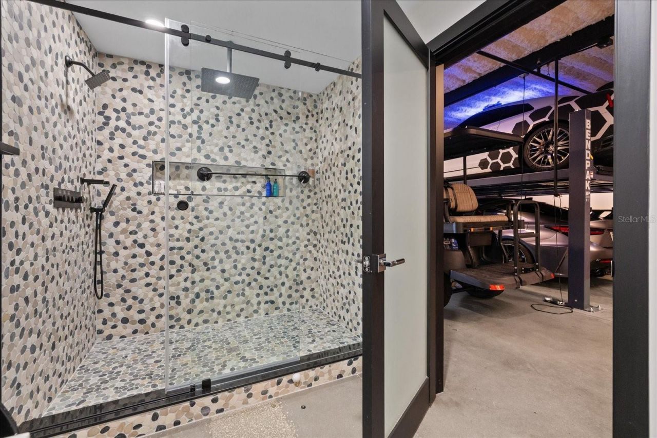6500 Motor Enclave Way, Unit 1403, Tampa, FL 33610 Photo