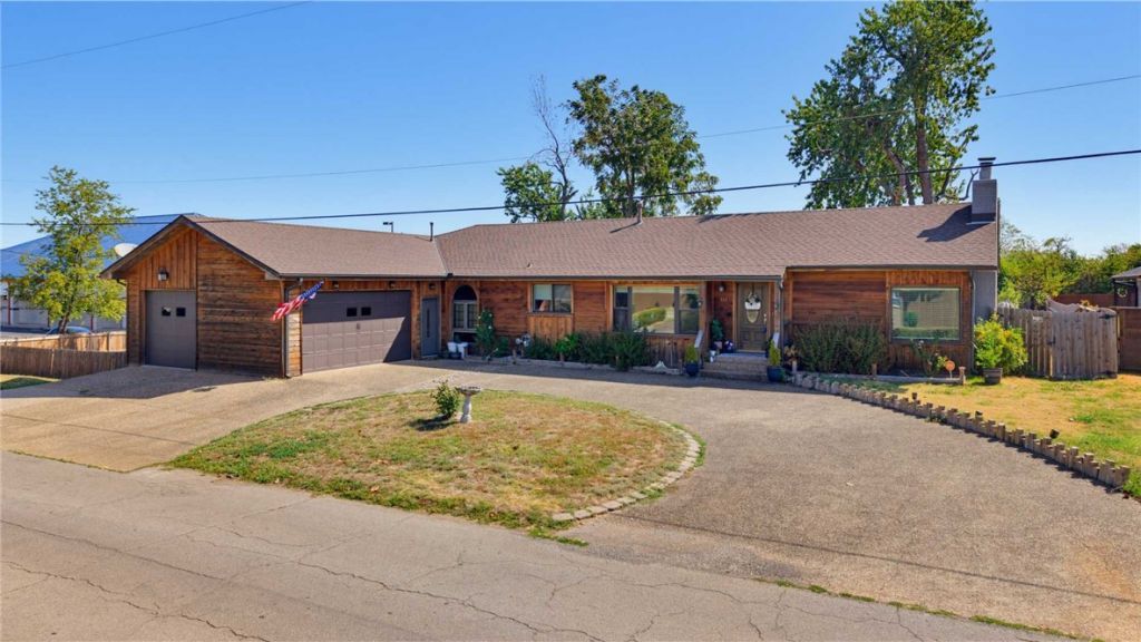 111 S 15th Street, Rogers, AR 72758 Main Photo