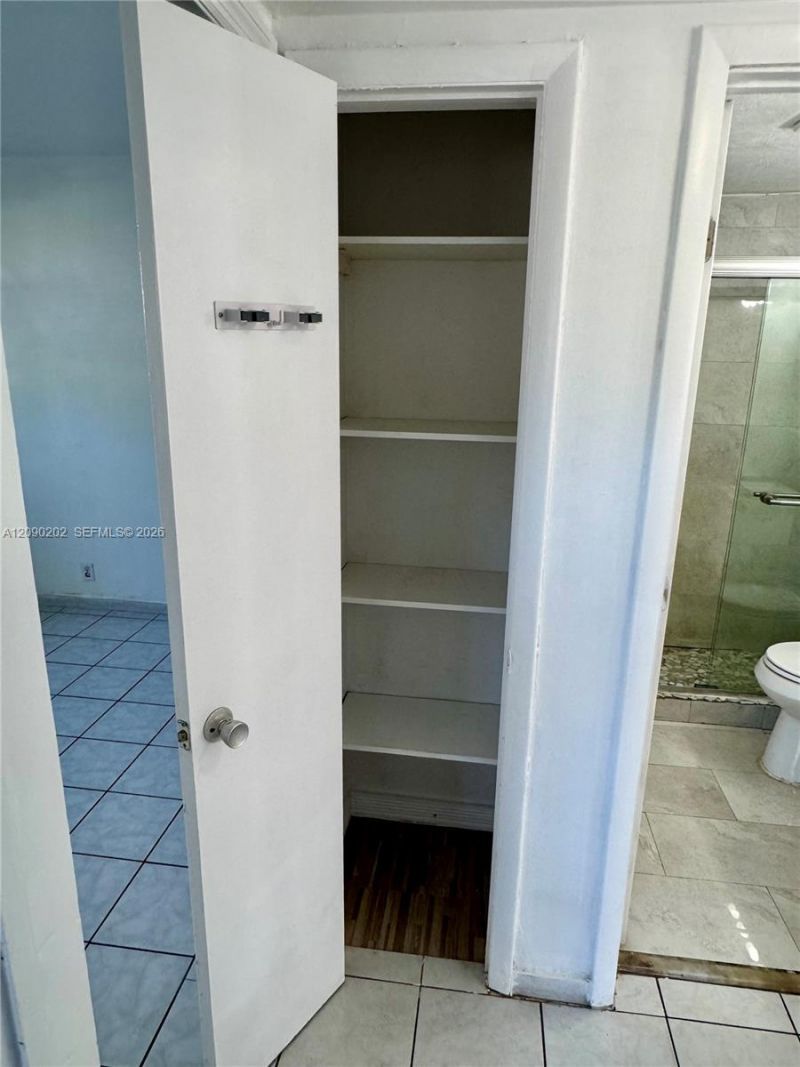 1765 Venice Ln, Unit 4E, North Miami, FL 33181 Photo