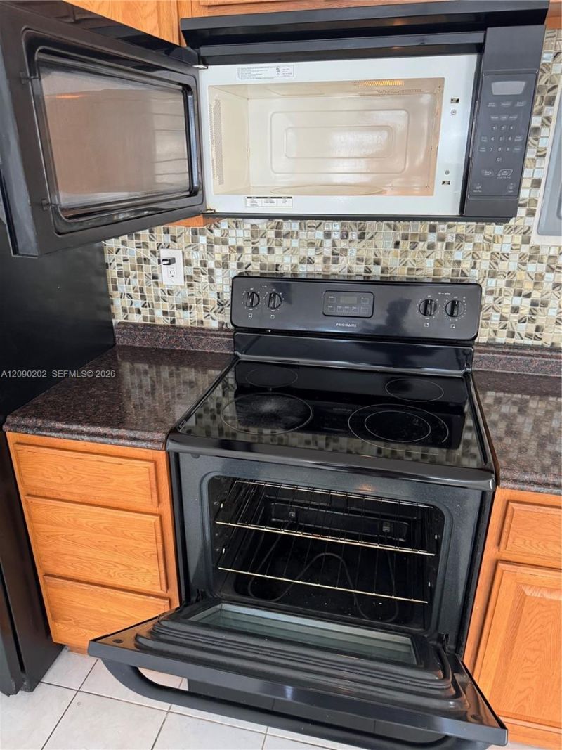 1765 Venice Ln, Unit 4E, North Miami, FL 33181 Photo