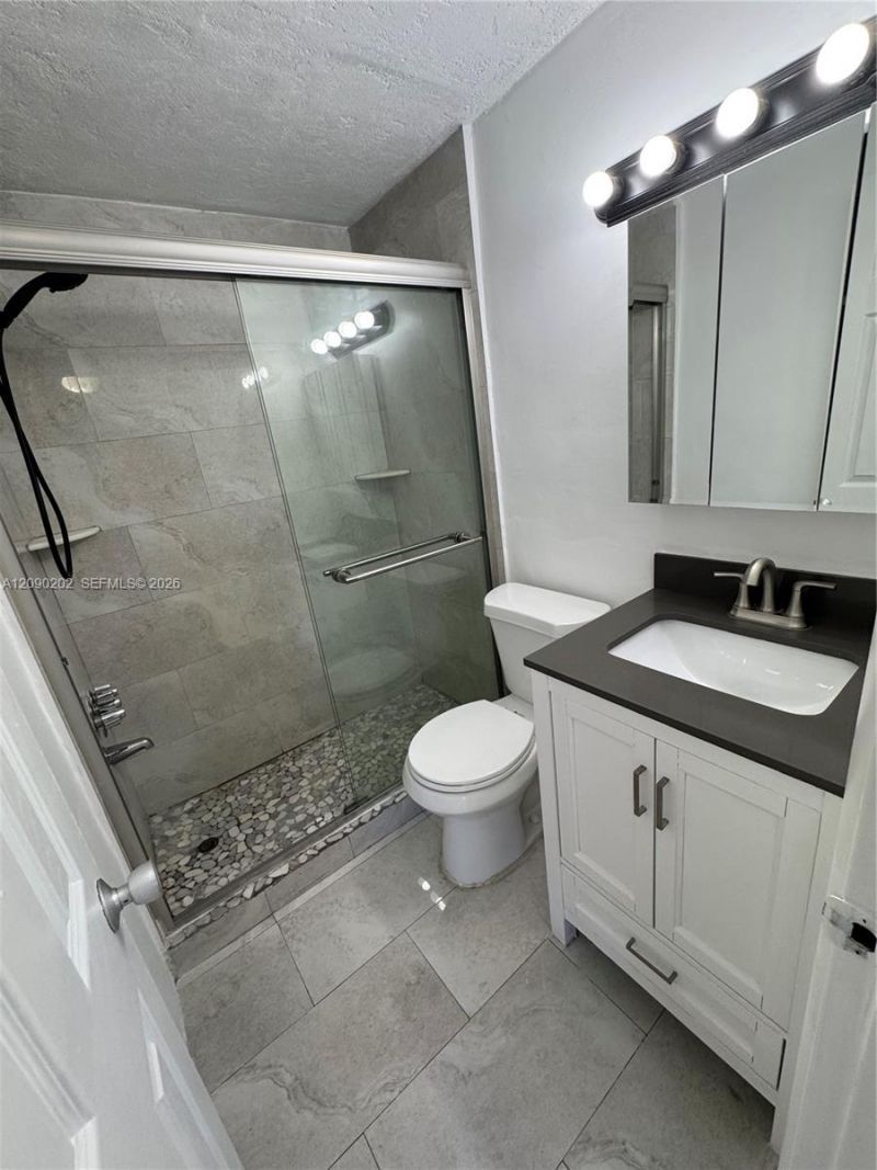 1765 Venice Ln, Unit 4E, North Miami, FL 33181 Photo