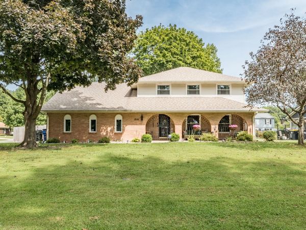 1916 Hillcrest Avenue , Anderson, IN 46011