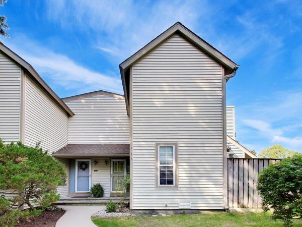 913 Campbell Drive , Gurnee, IL 60031
