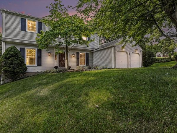 20 Crow Hill Dr , Fairport, NY 14450
