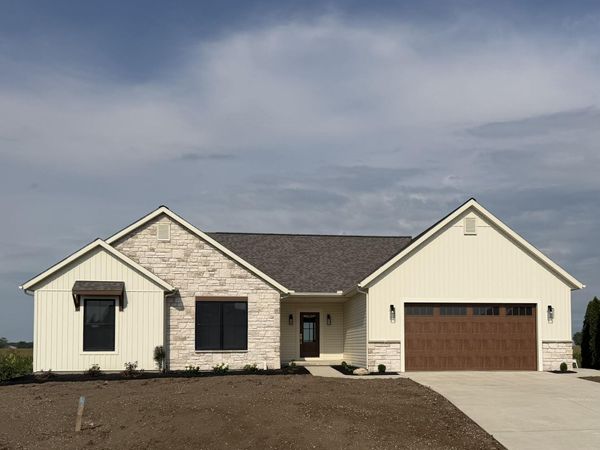 1909 Rosewood Drive, Wapakoneta, OH 45895