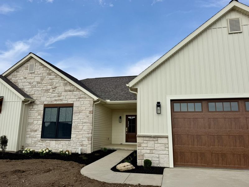 1909 Rosewood Drive, Wapakoneta, OH 45895 Photo 2