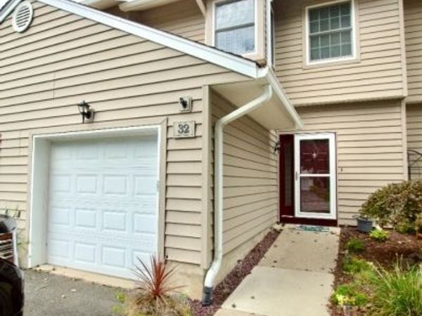 32 Rhea Run, Hampton, NJ 07860