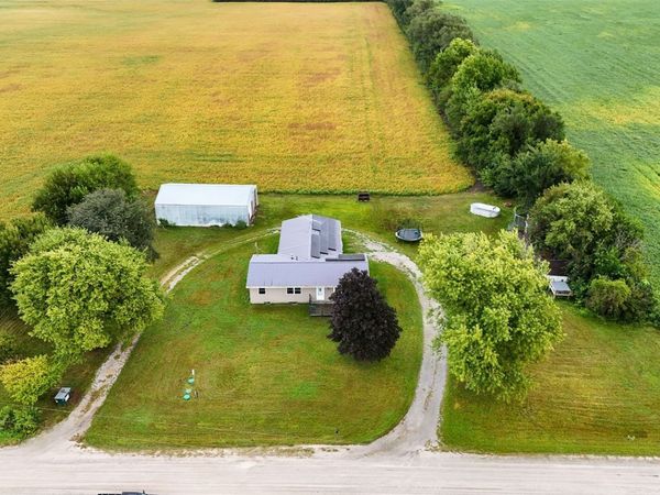 14262 270th Avenue , South English, IA 52335