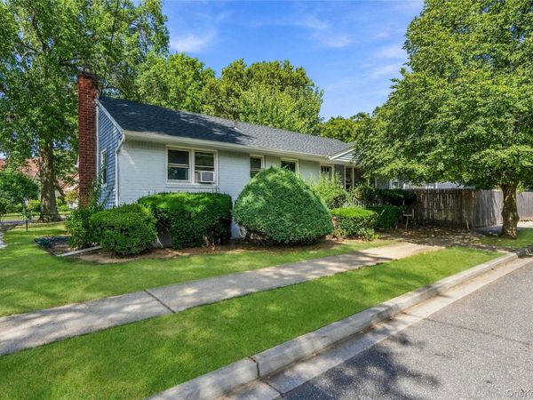 1691 Ivanhoe Drive , Merrick, NY 11566