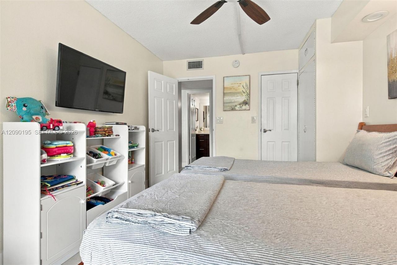 801 Three Islands Blvd, Unit 120, Hallandale Beach, FL 33009 Photo