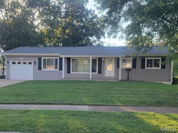 6702 Flowervale Drive, Hazelwood, MO 63042