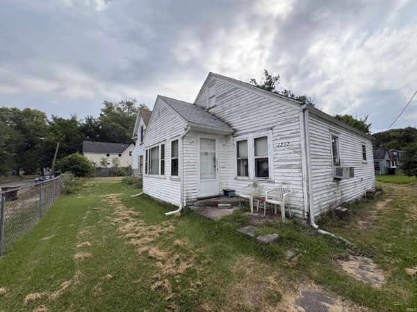 1212 E Dubail Avenue, South Bend, IN 46613