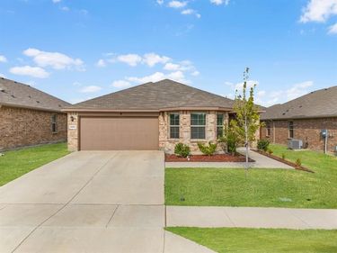 9509 Golden Summit Drive, Fort Worth, TX 76131