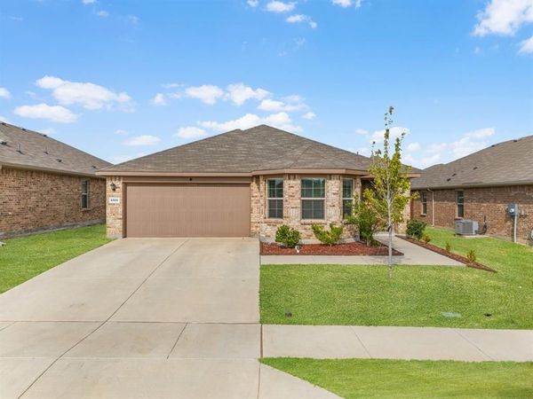 9509 Golden Summit Drive, Fort Worth, TX 76131